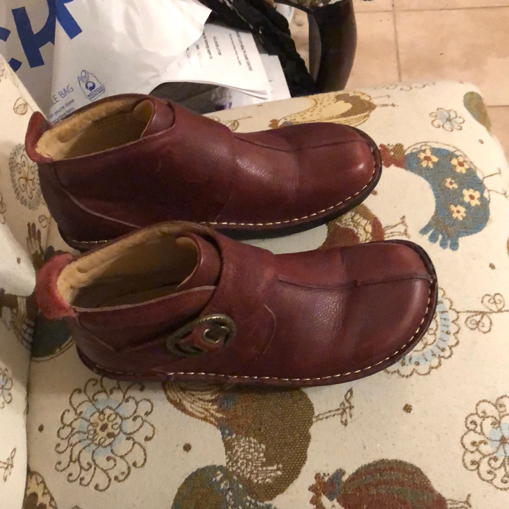 Alegria bootie, leather upper & lining, replaceable cork insoles. Cute, durable!